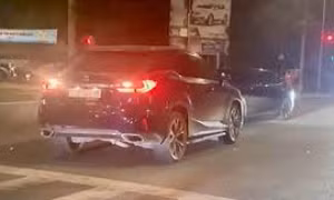 Hai tài xế dùng ôtô húc nhau bị bắt