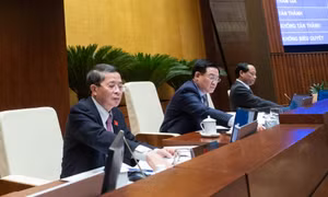 Quốc hội biểu quyết thông qua Nghị quyết Thí điểm một số cơ chế, chính sách đặc thù về đầu tư xây dựng công trình giao thông đường bộ