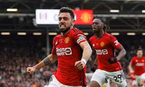 Erik ten Hag đáp trả Roy Keane, bênh vực Bruno Fernandes