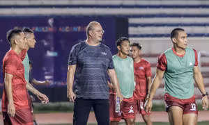 HLV Philippines nắn gân Việt Nam trước vòng loại World Cup