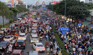 Cửa ngõ sân bay Tân Sơn Nhất ùn tắc nghiêm trọng sau vụ tai nạn chết người