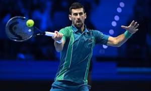 Sinner giúp Djokovic vào bán kết ATP Finals