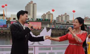 Giao lưu hát đối trên sông biên giới Bắc Luân