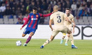Cancelo, Felix đưa Barca vào vòng 1/8 Champions League