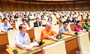Quốc hội thông qua việc thí điểm cơ chế đặc thù về đầu tư công trình giao thông đường bộ
