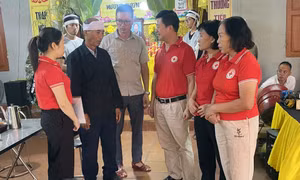 Hỗ trợ các nạn nhân trong vụ TNGT đặc biệt nghiêm trọng tại Lạng Sơn