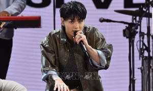Thành viên Jungkook của BTS gây ấn tượng mạnh với album solo đầu tiên