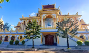 Thăm ngôi chùa lộng lẫy sắc vàng ở Sóc Trăng