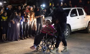 Hamas thả thêm 12 con tin