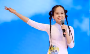 Nữ sinh 17 tuổi giành ngôi á quân thi nói tiếng Trung quốc tế