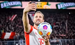 Bundesliga: Kane lập kỷ lục, góp công giúp Bayern vùi dập Dortmund