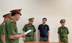Công an TP.HCM phá đường dây buôn lậu điện thoại, máy tính trị giá 300 tỷ đồng