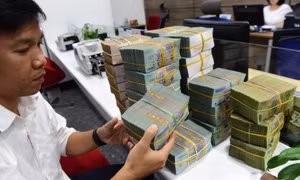 Ngân hàng nhỏ đua hạ lãi suất huy động