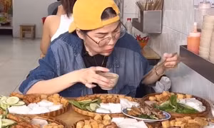Những cô gái 'ăn thùng, uống vại' kiếm tiền khủng và lời cảnh báo của chuyên gia