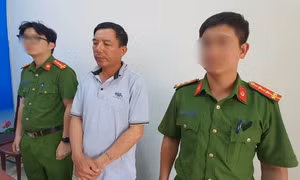 Bắt nguyên chủ tịch xã lạm quyền, lấy đất công giao cho cán bộ, người nhà