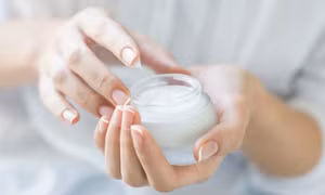 Chuyên gia khuyến cáo sử dụng kem dưỡng ẩm đúng cách trong mùa hanh khô