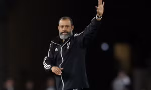 Cựu HLV Tottenham bị sa thải sau mâu thuẫn với Benzema