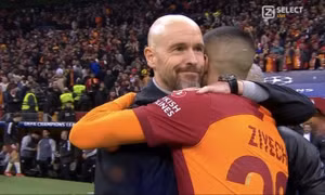 CĐV Man Utd tức giận vì Ten Hag ôm cầu thủ Galatasaray