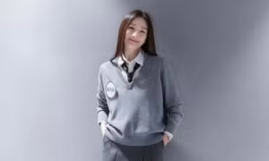 "Mẹ 1 con" Choi Ji Woo khoe nhan sắc lão hóa ngược với màn hóa "nữ sinh" ở tuổi U50