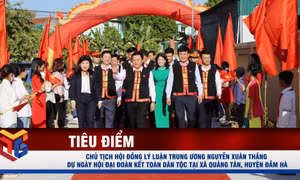 Chủ tịch Hội đồng lý luận Trung ương Nguyễn Xuân Thắng dự Ngày hội Đại đoàn kết toàn dân tộc tại xã Quảng Tân, huyện Đầm Hà