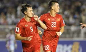 Đi tìm tiền đạo phù hợp cho huấn luyện viên Troussier