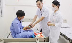 Bác sĩ trẻ giỏi nghề, đam mê làm thiện nguyện