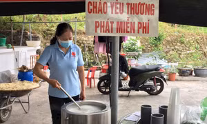 Người góp phần thắp lên "ngọn lửa" nhân ái