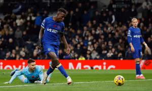 Chelsea đè bẹp Tottenham khi chơi hơn hai người