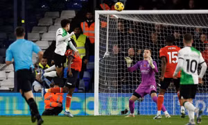 Luis Diaz cứu Liverpool ở phút bù Ngoại hạng Anh