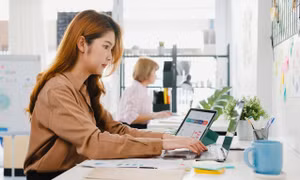 Ba cách giúp dân văn phòng tránh đau cột sống