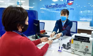 Lãi suất huy động giảm sâu, lãi suất cho vay vẫn cao ngất ngưởng