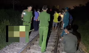 Ngồi trên đường ray uống bia, thanh niên bị tàu hỏa tông tử vong