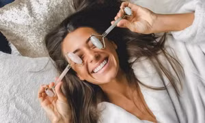 5 mẹo giúp mặt giảm sưng sau khi thức dậy