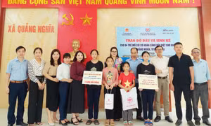 Trợ lực giúp học sinh mồ côi, khuyết tật đến trường