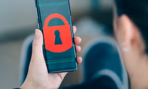 Vì sao smartphone cần được bảo vệ phần mềm?