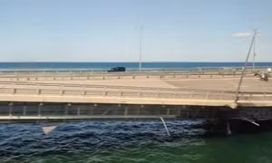 Nga lắp rào chắn chống xuồng không người lái để bảo vệ cầu Crimea