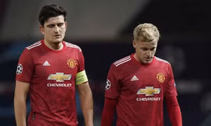 MU méo mặt, nguy cơ bán hụt Harry Maguire lẫn Van de Beek