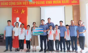 Viện Kiểm sát nhân dân tỉnh: Trao tặng 02 giếng khoan nước sạch cho học sinh Ba Chẽ
