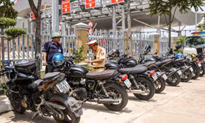 Đoàn xe mô tô cả 30 chiếc chạy vào cao tốc, tông CSGT bị thương