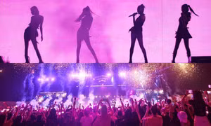 Điều đặc biệt khiến fan quốc tế ngỡ ngàng trong concert Blackpink ở Hà Nội