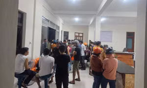 Hàng trăm người vây trụ sở điện lực vì bị lén lấy thông tin cá nhân