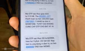 Nhiều ngân hàng đồng loạt tăng phí SMS Banking