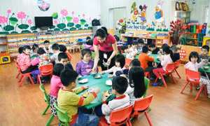 Trẻ mẫu giáo trong tuổi phổ cập giáo dục mầm non được hỗ trợ tiền ăn trưa 360.000 đồng/tháng