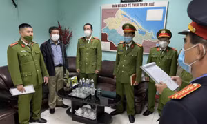 Vì sao cựu giám đốc CDC Thừa Thiên Huế được tạm đình chỉ điều tra