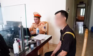 Uông Bí: Phát hiện 2 lái xe dương tính với ma tuý