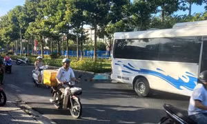 Người đàn ông bị cán tử vong sau khi lăn vào gầm xe khách