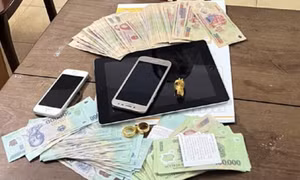 Con dâu trộm tiền vàng của nhà chồng rồi... đi báo công an