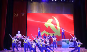 Vòng Chung kết Hội thi sân khấu hóa “Bác Hồ với thợ mỏ và Nhân dân Quảng Ninh”