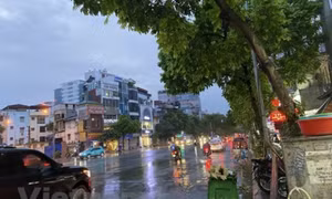 Mưa dông xuất hiện trên cả nước, các vùng biển đề phòng sóng lớn
