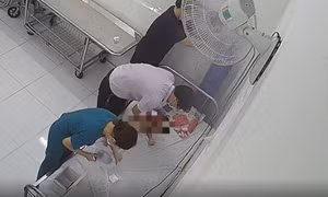 Tạm giữ cha dượng liên quan đến cháu bé 2 tuổi tử vong khi uống sữa bị sặc